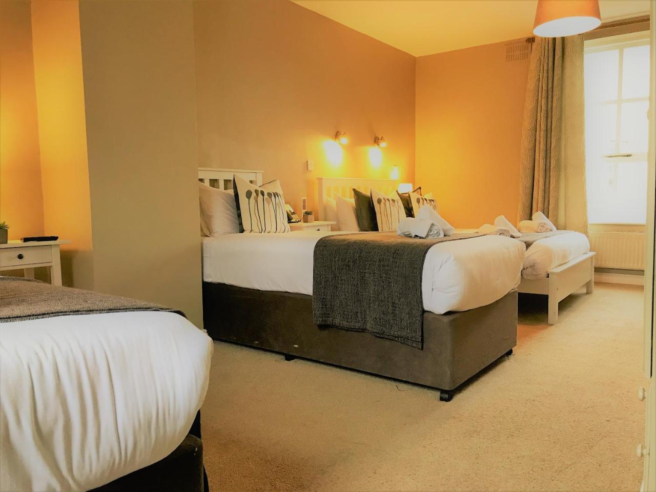 The Townhouse Bed & Breakfast Килкени Екстериор снимка