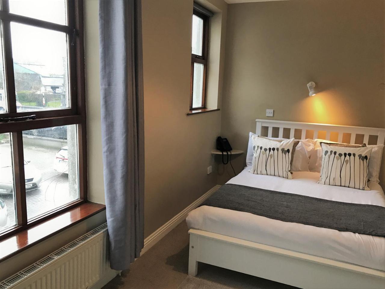 The Townhouse Bed & Breakfast Килкени Екстериор снимка